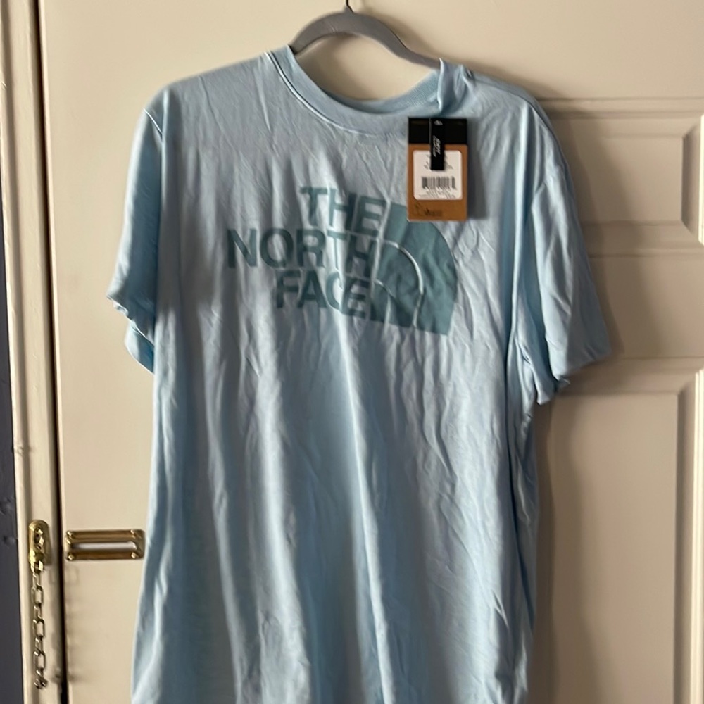 North face tshirt new never worn with tags